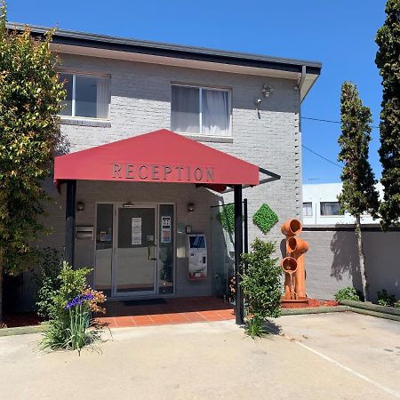 Crest Motor Inn Queanbeyan Exterior foto